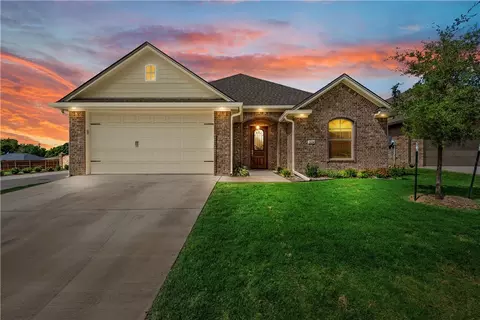 328 Camellia Dr, Hewitt, TX 76643
