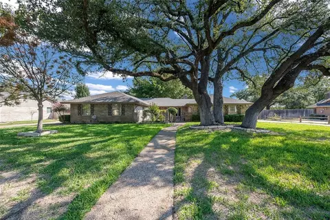 1173 Knotty Oaks Dr, Woodway, TX 76712