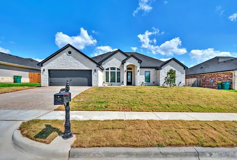 375 Cavitt Ct, Waco, TX 76706