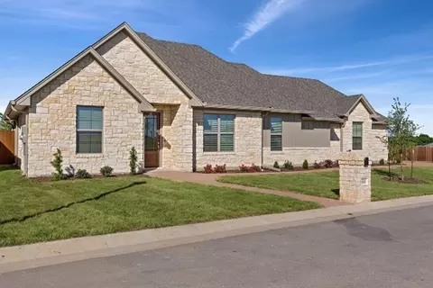 1800 Fabian Dr, Woodway, TX 76712