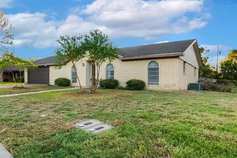 714 Post Dr, Hewitt, TX 76643 photo 3