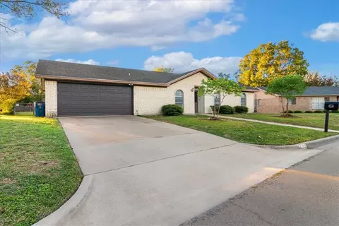 714 Post Dr, Hewitt, TX 76643