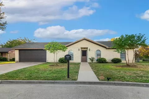 714 Post Dr, Hewitt, TX 76643 photo 2