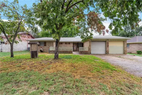 225 Sunnydale Dr, Hewitt, TX 76643