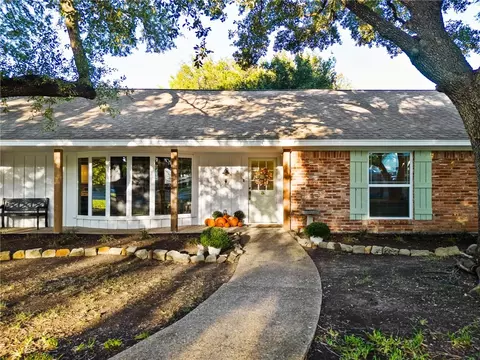 713 Willow Creek Dr, Woodway, TX 76712