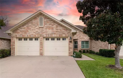 9135 Darby Ln, Woodway, TX 76712