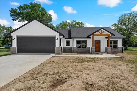 101 N Tyler St, Mcgregor, TX 76657