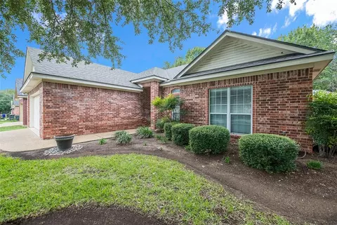 10325 Peony Ln, Waco, TX 76708 photo 2