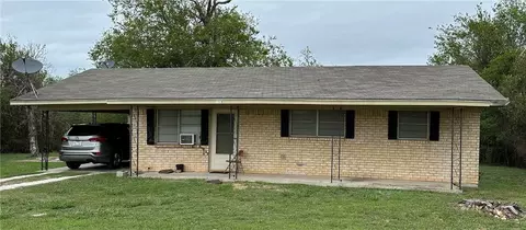 311 W Cypress St, Groesbeck, TX 76642