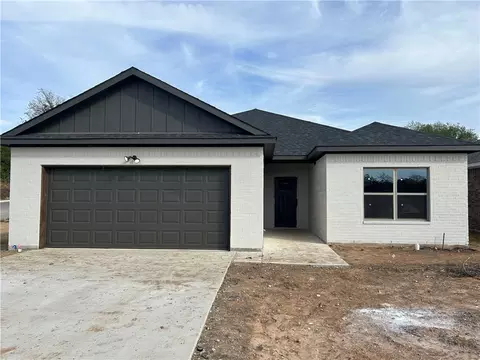 612 N College St, West, TX 76691