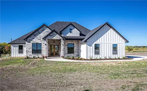 2724 Southwinds Dr, Lorena, TX 76655