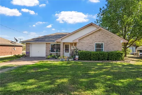 1516 E Navarro Ave, Mart, TX 76664
