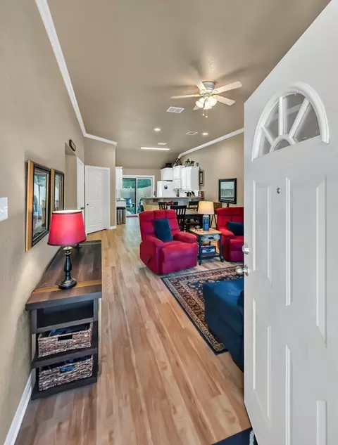 1002 S Jackson St, Mcgregor, TX 76657 photo 3