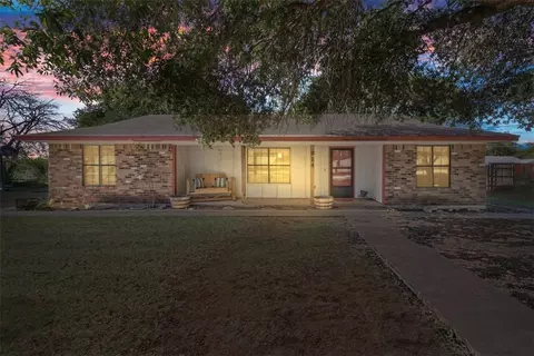 914 Sutton Pl, Lorena, TX 76655
