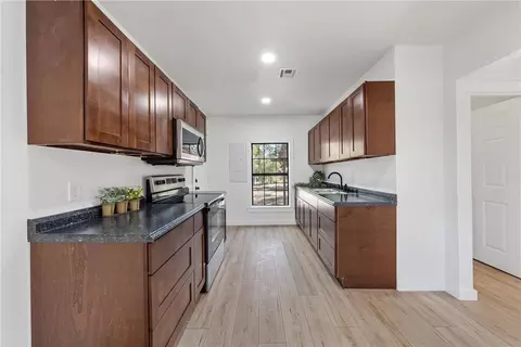2518 Lyle Ave, Waco, TX 76708 photo 5
