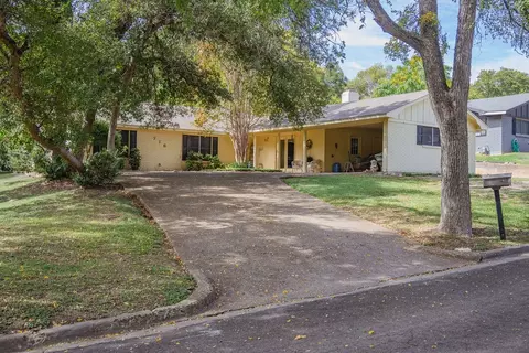716 Arlington Dr, Woodway, TX 76712