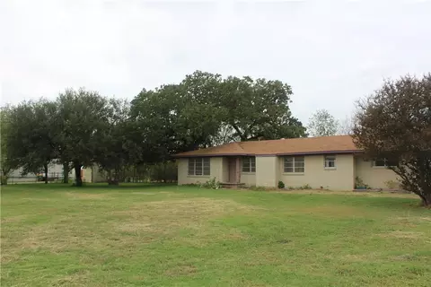 300 W Frederick St, Riesel, TX 76682