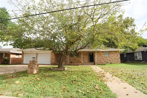 1402 W 6th St, Mcgregor, TX 76657