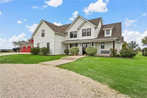 1665 W Somers Ln, Axtell, TX 76624