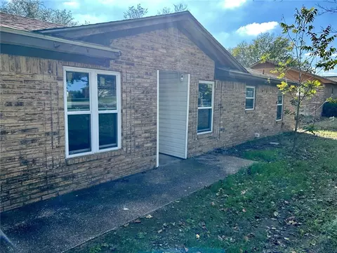831 W 3rd St, Eddy, TX 76524