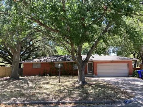 4220 N 22nd St, Waco, TX 76708