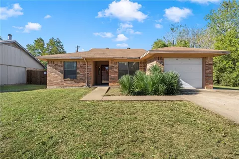2001 Skylark Dr, Woodway, TX 76712