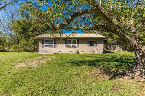 811 E Navarro Ave, Mart, TX 76664 photo 2
