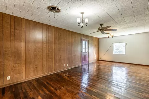 811 E Navarro Ave, Mart, TX 76664 photo 9