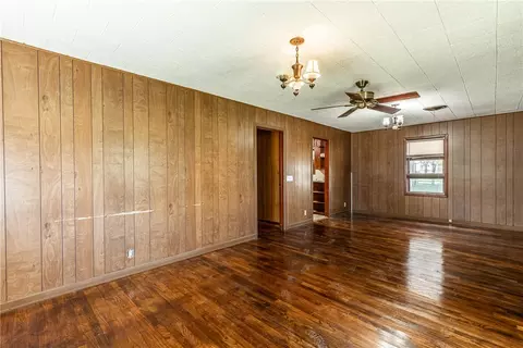 811 E Navarro Ave, Mart, TX 76664 photo 7