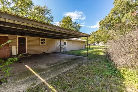 811 E Navarro Ave, Mart, TX 76664 photo 25