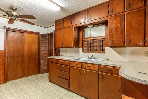 811 E Navarro Ave, Mart, TX 76664 photo 10