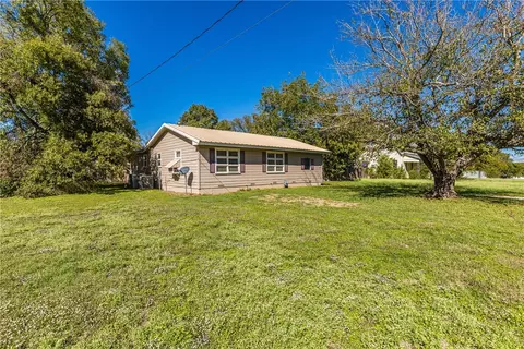 811 E Navarro Ave, Mart, TX 76664 photo 3