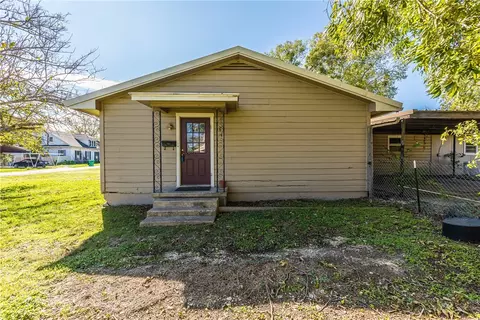 811 E Navarro Ave, Mart, TX 76664 photo 6