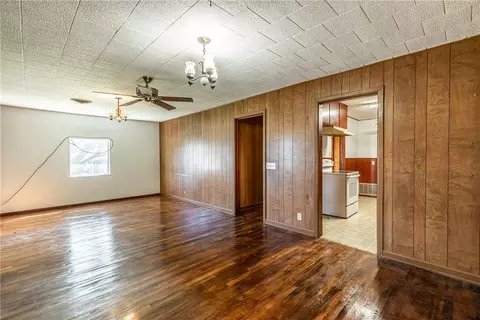 811 E Navarro Ave, Mart, TX 76664 photo 8