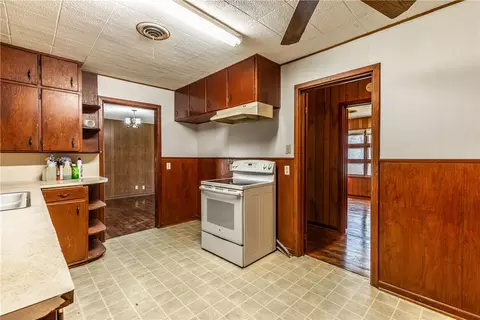811 E Navarro Ave, Mart, TX 76664 photo 12