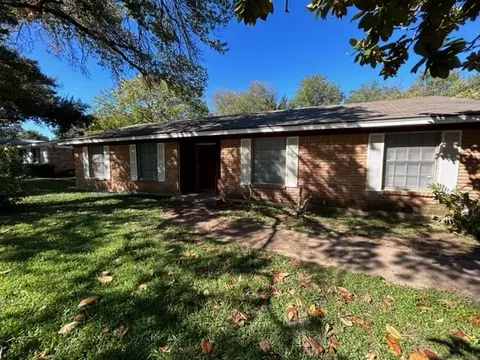 4917 Loch Lomond Dr, Waco, TX 76710