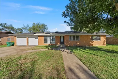 105 N Andrews Dr, Robinson, TX 76706