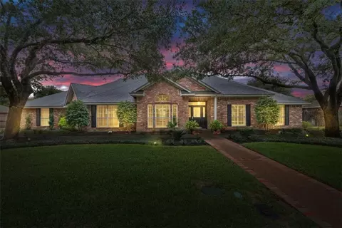 10011 Treeline Dr, Woodway, TX 76712