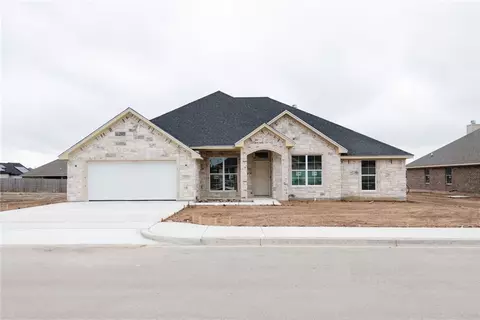 824 Secretariat Dr, Hewitt, TX 76643