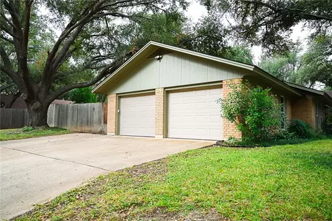 709 E 17th, Cameron, TX 76520 photo 4