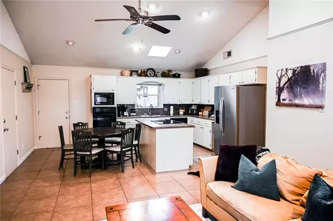 709 E 17th, Cameron, TX 76520 photo 8