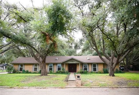 709 E 17th, Cameron, TX 76520