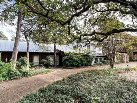219 Rainbow Dr, Woodway, TX 76712