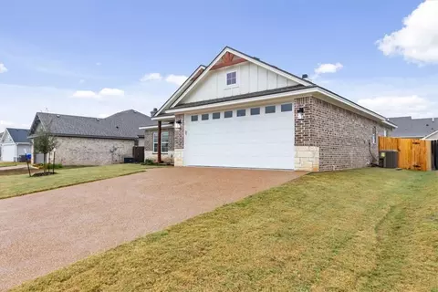 10440 Fallen Leaf Dr, Waco, TX 76712 photo 2