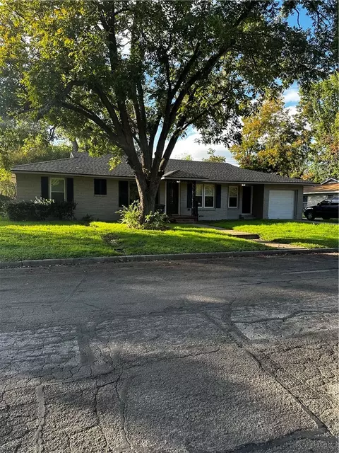 4001 Cobbs Dr, Waco, TX 76708
