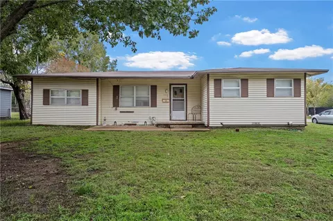 600 E Pine St, West, TX 76691
