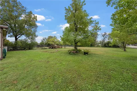 600 E Pine St, West, TX 76691 photo 16