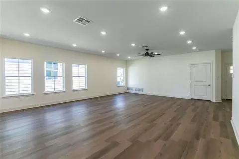 308 N Main St, Mcgregor, TX 76657 photo 3