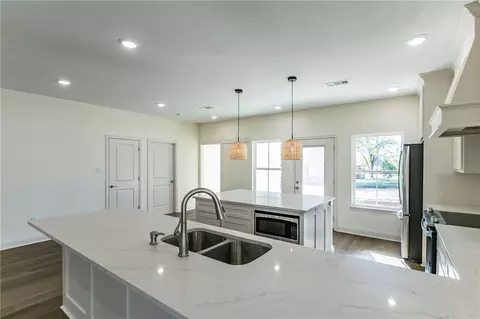308 N Main St, Mcgregor, TX 76657 photo 6