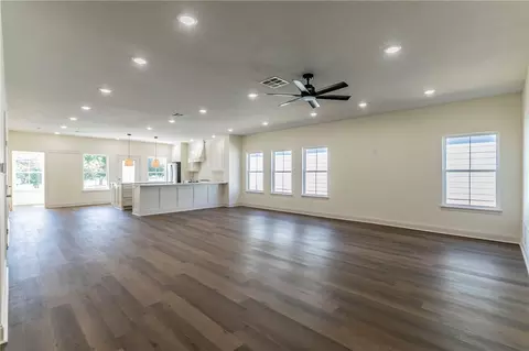 308 N Main St, Mcgregor, TX 76657 photo 8